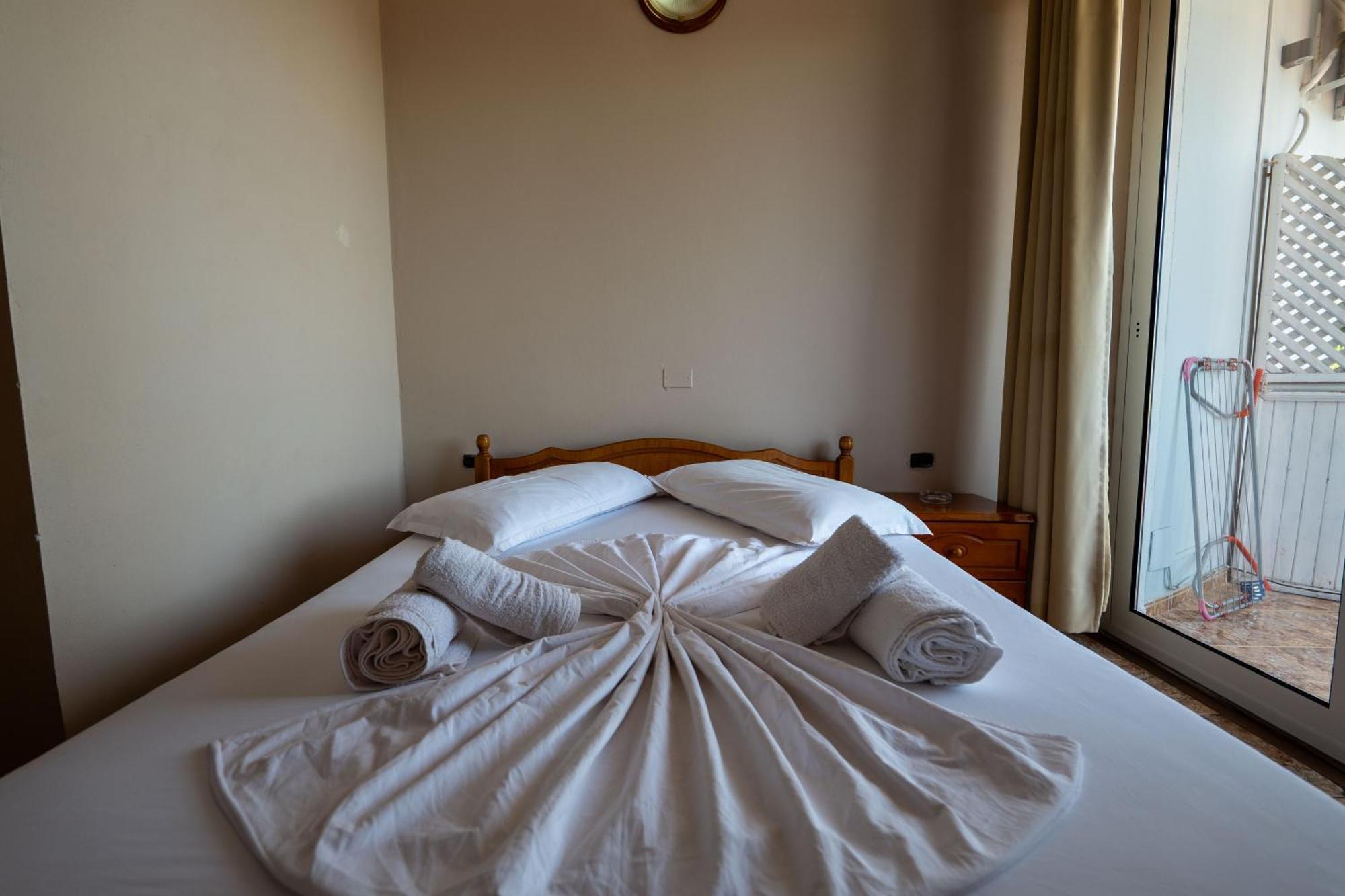 Hotel Nika Radhimë Esterno foto