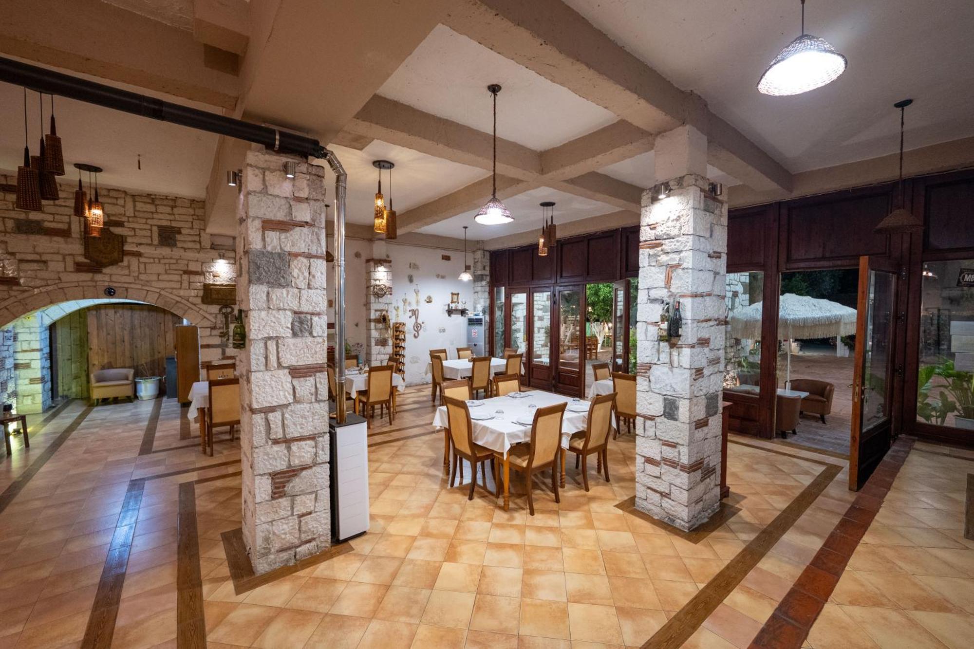 Hotel Nika Radhimë Esterno foto