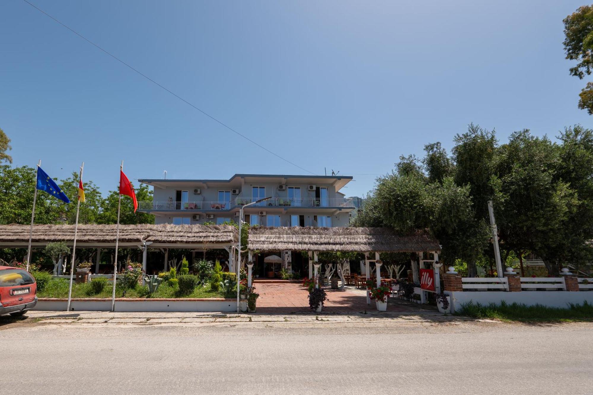 Hotel Nika Radhimë Esterno foto