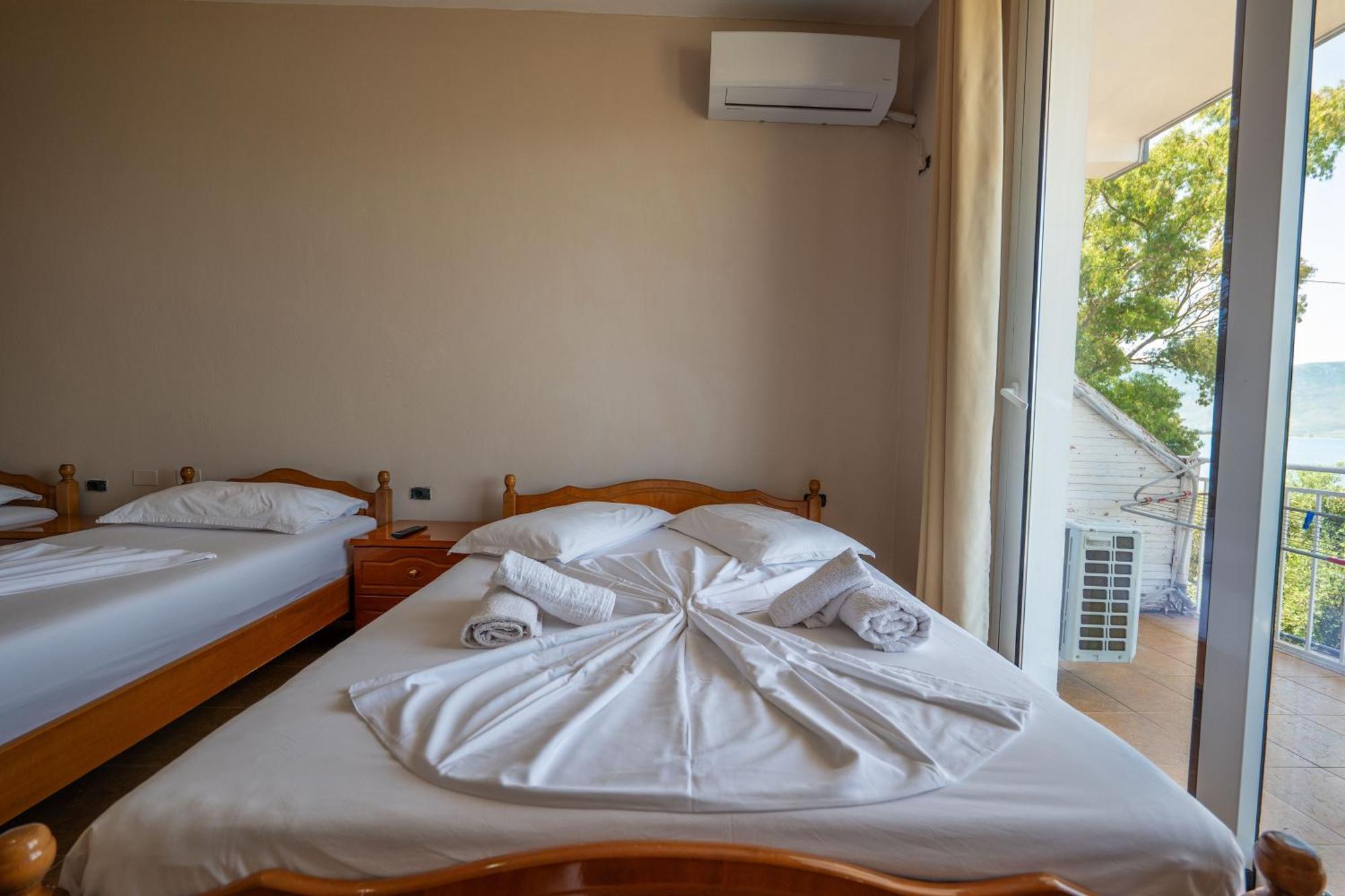 Hotel Nika Radhimë Esterno foto
